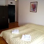 Hotel apartamentowy Four Leaf Clover To Rent 3*