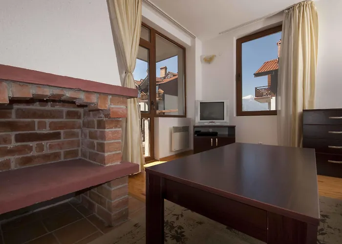 Four Leaf Clover To Rent 3*