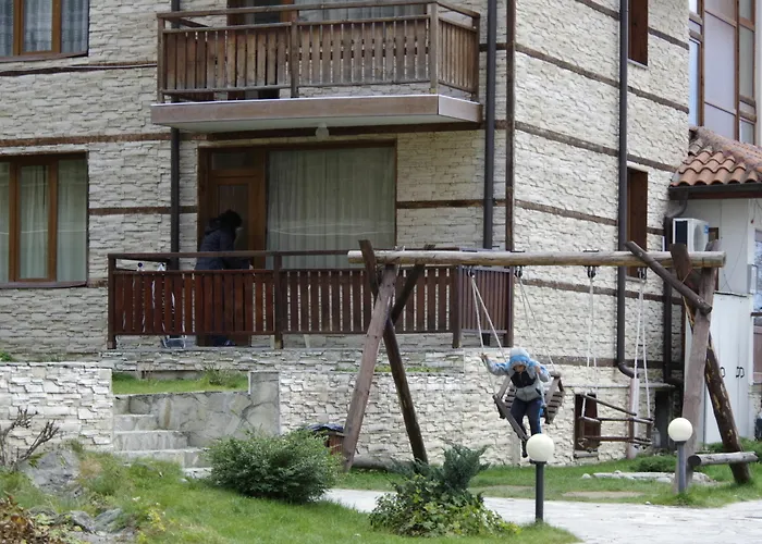 Four Leaf Clover To Rent