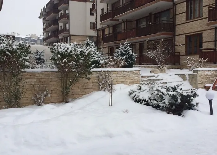 Four Leaf Clover To Rent 3*