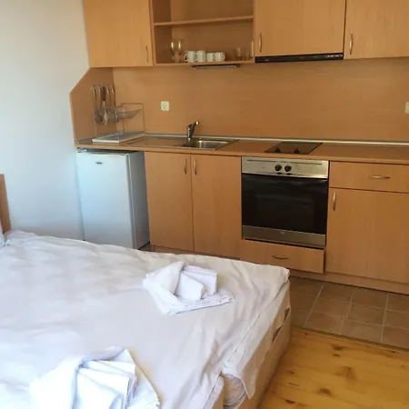 Four Leaf Clover To Rent 아파트호텔 반스코