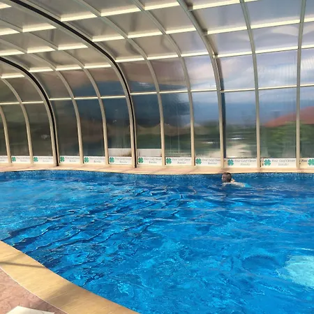 Four Leaf Clover To Rent 3*