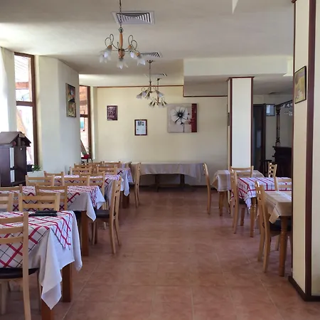 Four Leaf Clover To Rent 3*