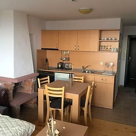 Four Leaf Clover To Rent בנסקו