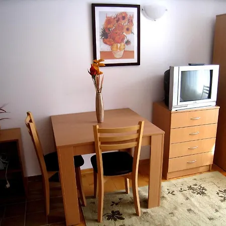 Four Leaf Clover To Rent 3*