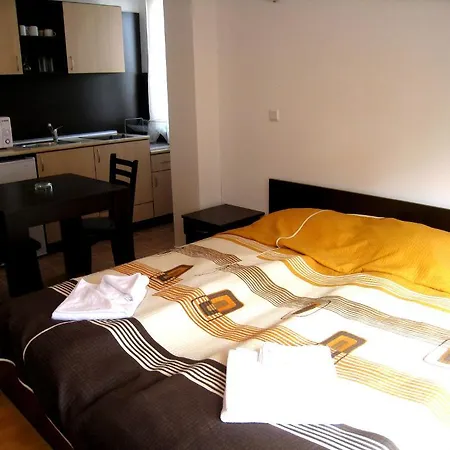 アパートホテル Four Leaf Clover To Rent 3*