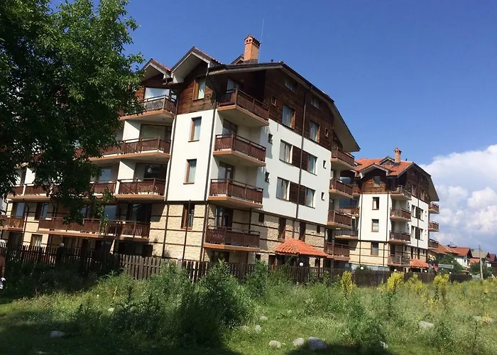 Four Leaf Clover To Rent 3*